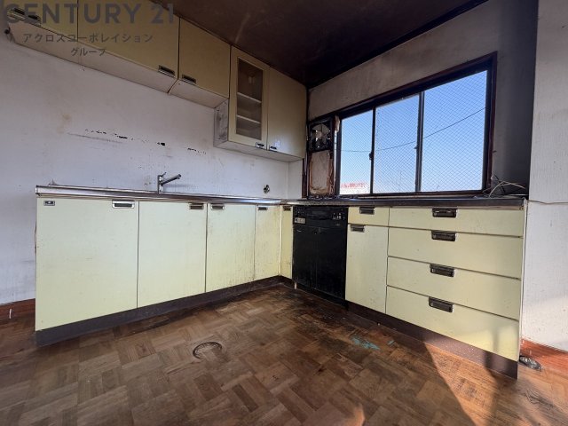 キッチン　窓付きのキッチンで換気がしやすくておすすめ！