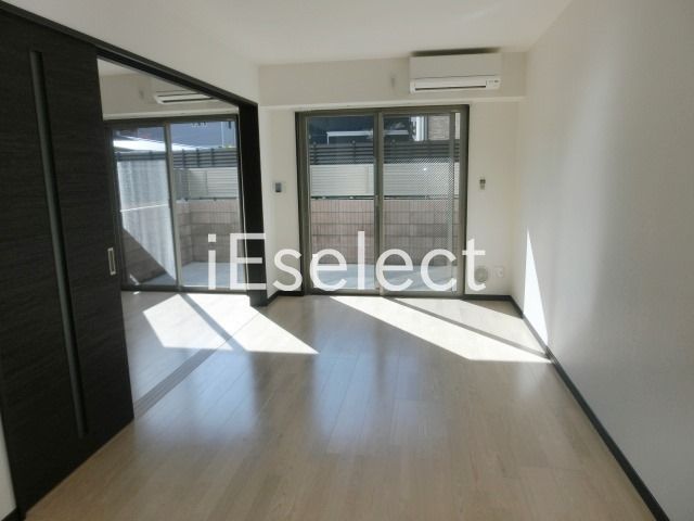 居室・リビング　白を基調とした明るいお部屋