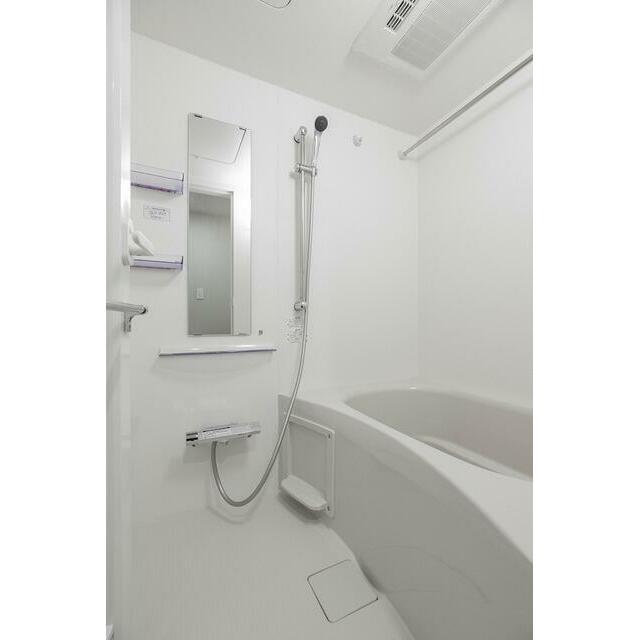 バス・シャワールーム　追い焚き機能、浴室乾燥機付きバス。