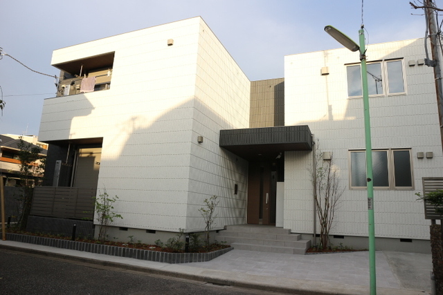 建物外観　2023年3月完成・旭化成ヘーベルメゾン