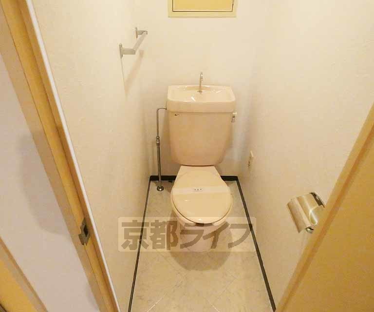 トイレ　ウォシュレット付きです。