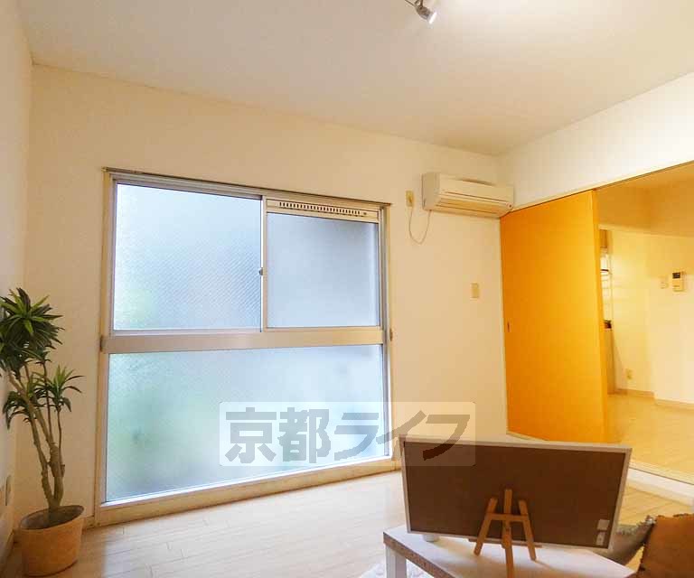 居室・リビング　きれいなお部屋です。