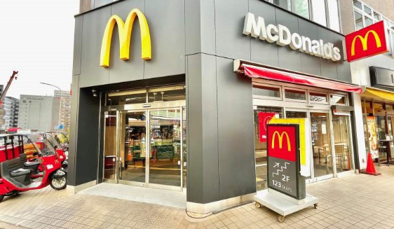 飲食店　マクドナルド 新横浜駅前店（飲食店）まで1174m