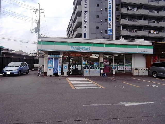 コンビニ　ファミリーマート倉敷老松五丁目店（コンビニ）まで385m