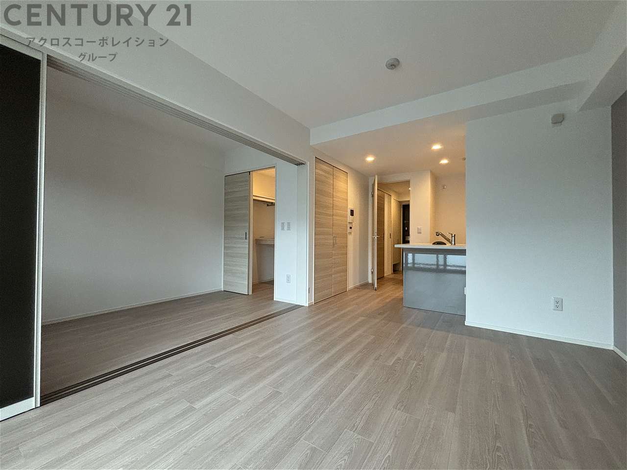 居室・リビング　エアコン付きで快適に過ごせます♪