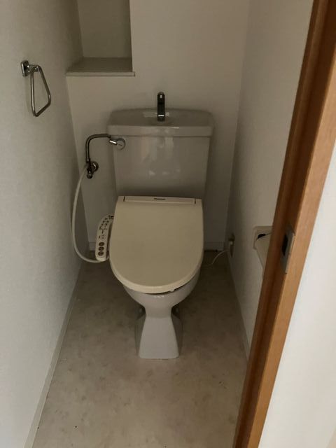 トイレ　温水洗浄便座