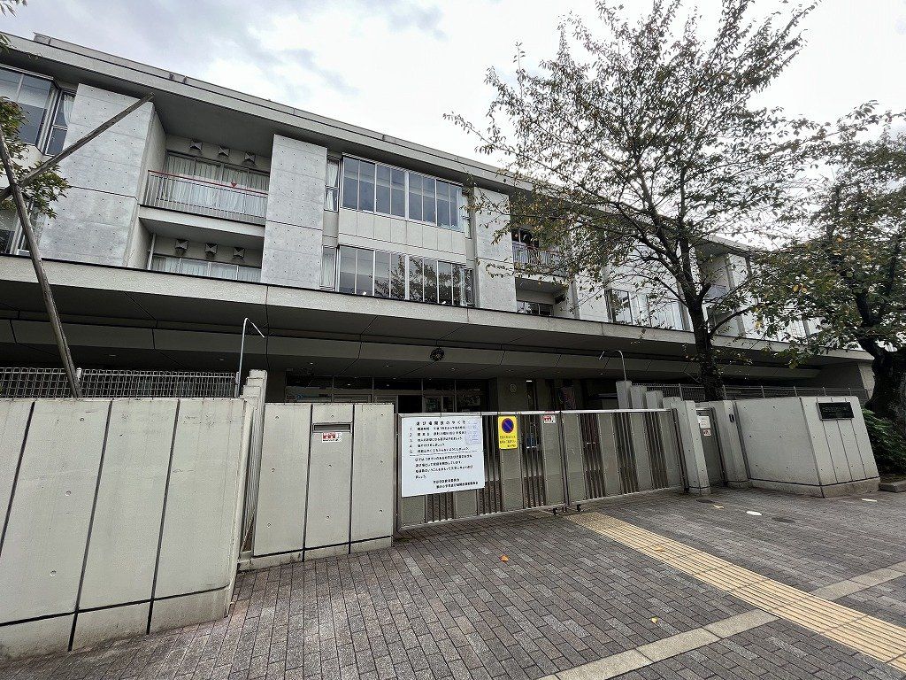 小学校　世田谷区立駒沢小学校（小学校）まで1070m