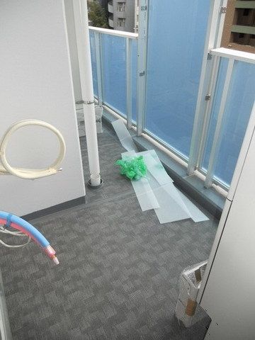 バルコニー　★洗濯物が干せるバルコニーは運河向き★