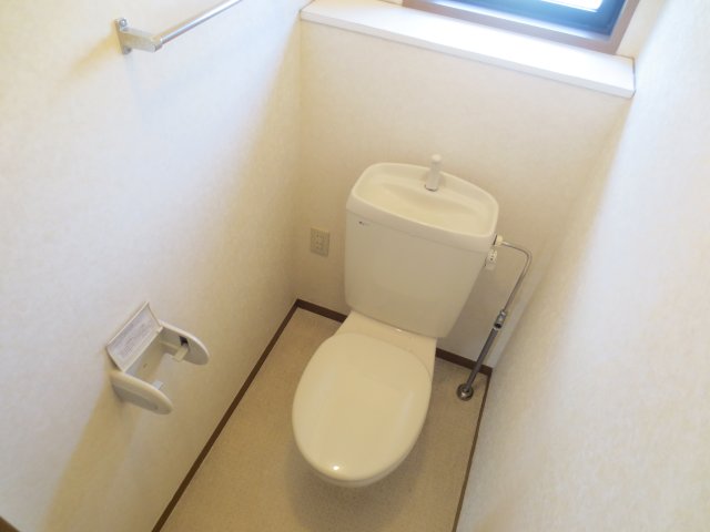 トイレ　別号室の参考写真です。