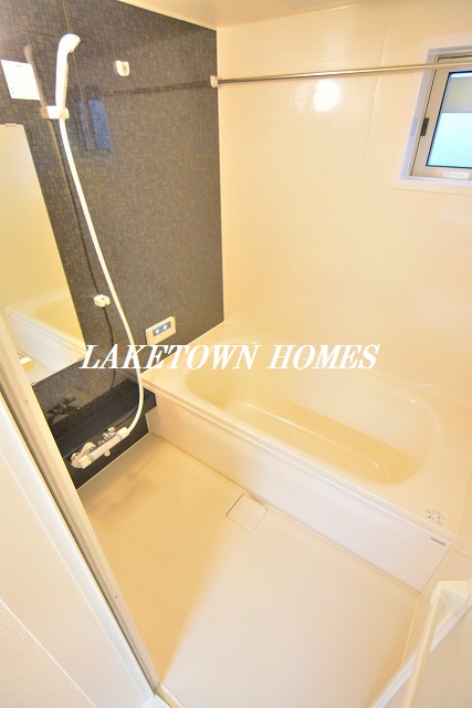 バス・シャワールーム　追い焚き・浴室乾燥機能付の一坪浴室です。