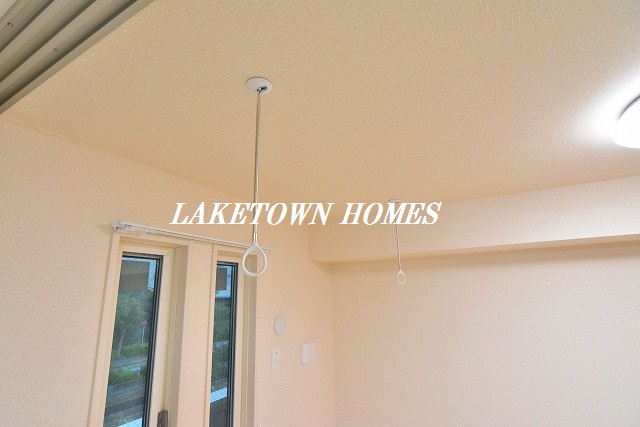 その他設備　あると便利な室内物干し機能付です。