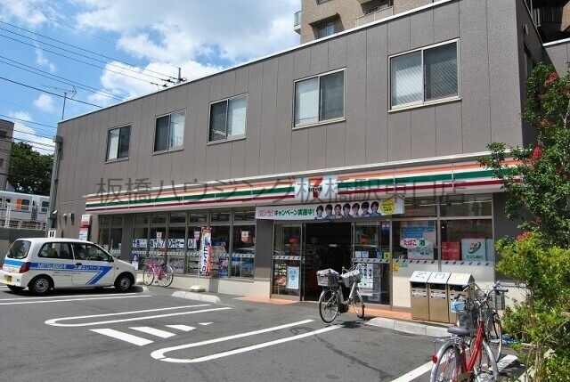 コンビニ　セブンイレブン 板橋成増3丁目店（コンビニ）まで585m