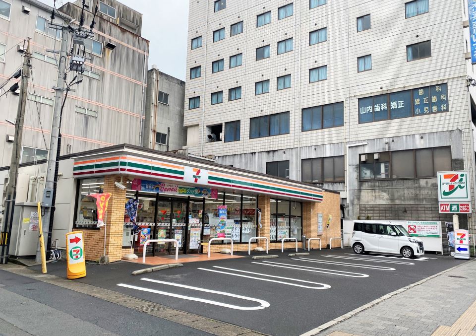 コンビニ　セブンイレブン鹿児島いづろ店（コンビニ）まで130m
