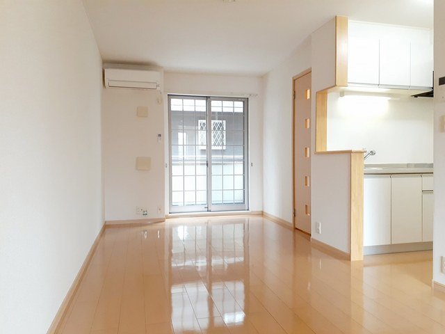 居室・リビング　こちらの居間で趣味の時間をお楽しみください