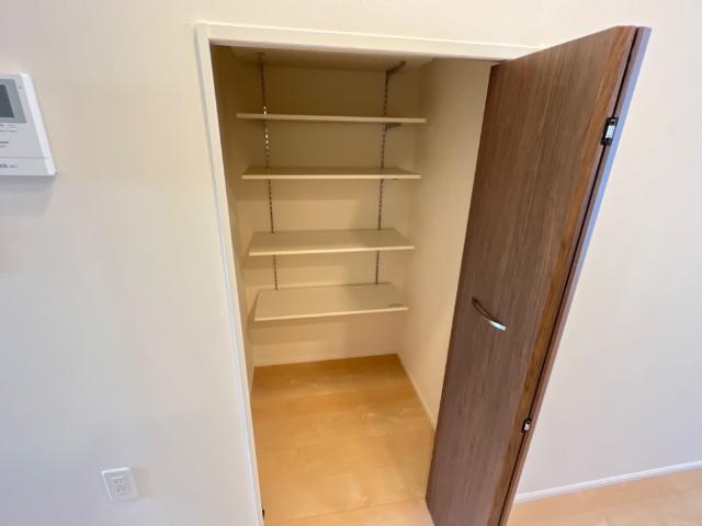収納　パントリー