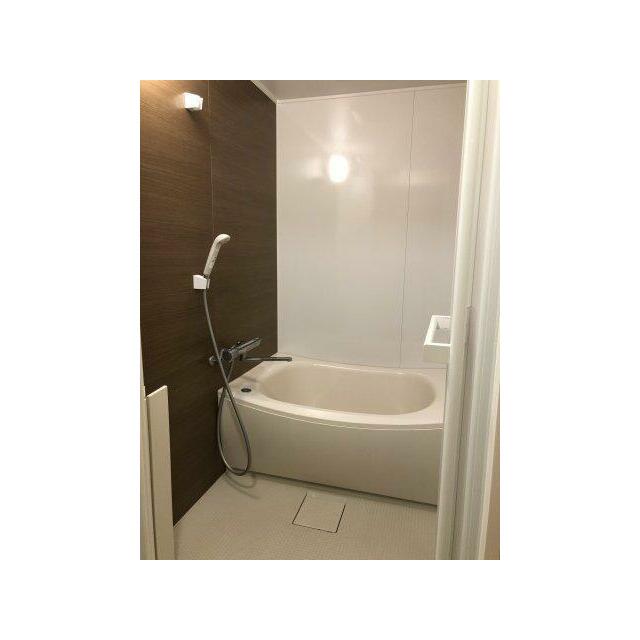 バス・シャワールーム　追い焚き機能付きバス。