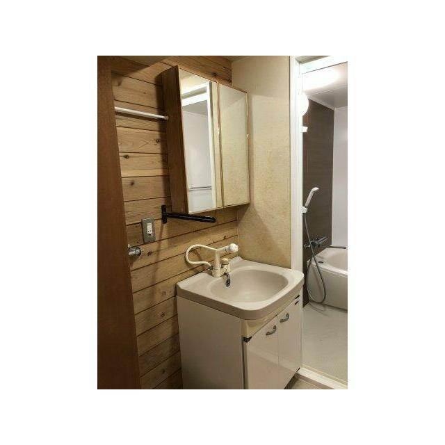 洗面設備　嬉しい独立洗面台付き。