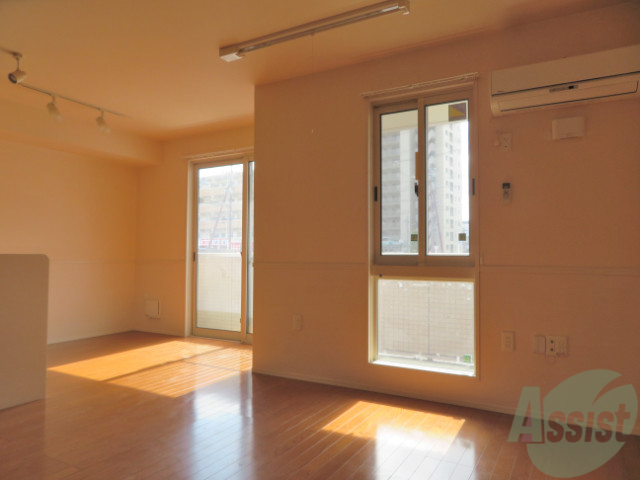 居室・リビング　日差しがしっかり入ってくる明るいお部屋です。