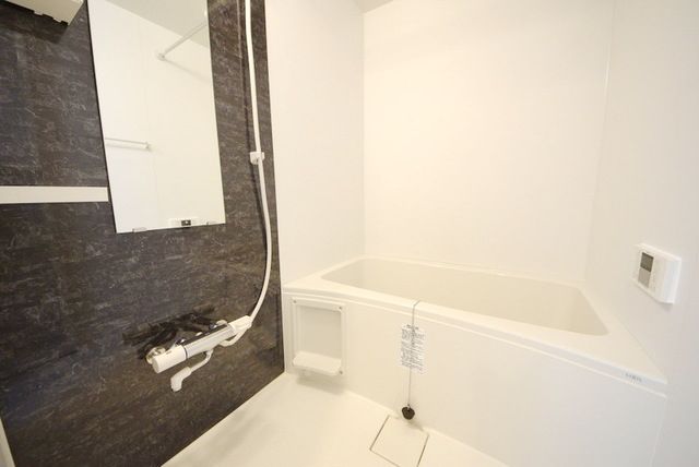 バス・シャワールーム　★広々としたバスルームです★