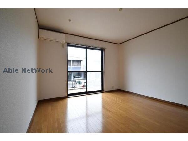 居室・リビング　※同物件別部屋の写真です。