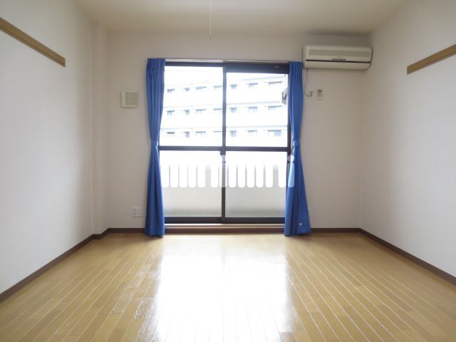 居室・リビング　別号室の写真です