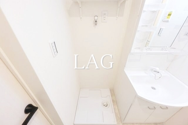 洗面設備　独立洗面台になります。