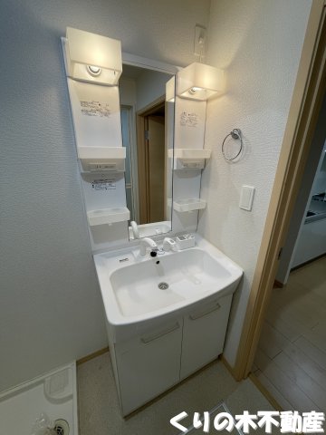 洗面設備　同タイプのお部屋です（現況を優先します）