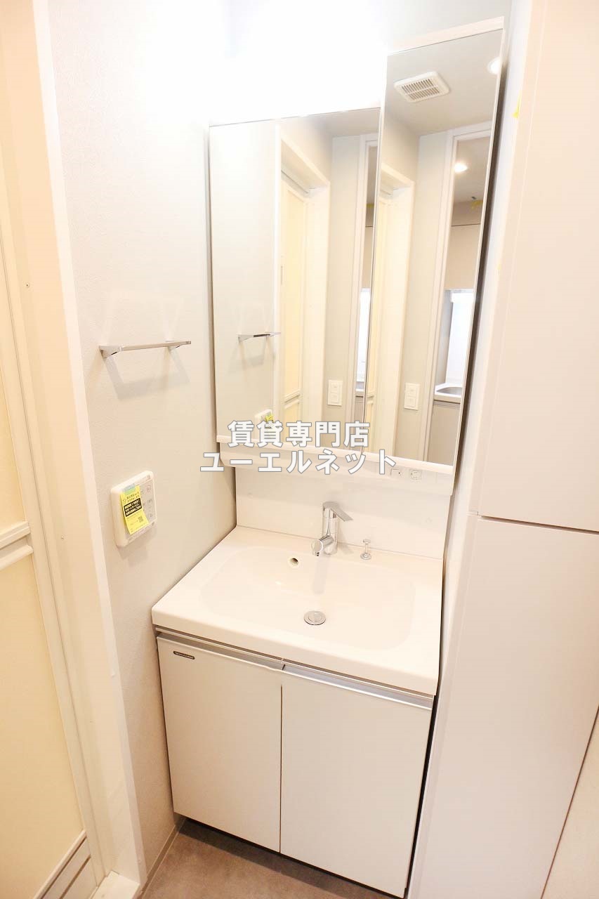 洗面設備　清潔感ある独立洗面台で毎日気持ちよく♪