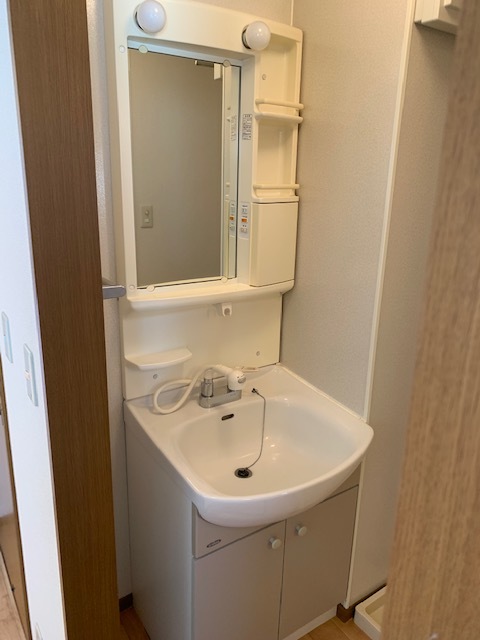 洗面設備　忙しい朝に嬉しい洗髪洗面化粧台