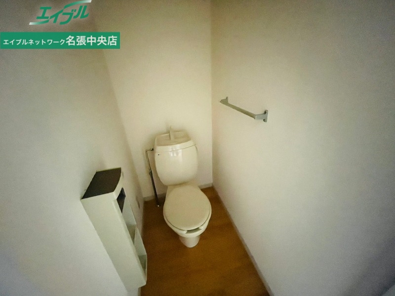 トイレ　同物件・別室の写真です。