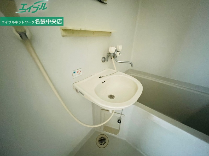 洗面設備　同物件・別室の写真です。