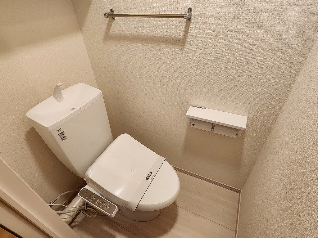 トイレ　癖になるウォシュレット完備