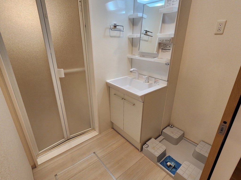 洗面設備　扉付脱衣所（洗髪洗面化粧台・室内洗濯機置場）