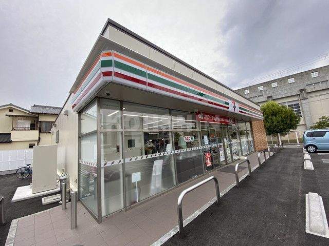 コンビニ　セブンイレブン（コンビニ）まで350m