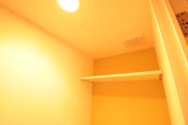 トイレ　トイレ棚付き！