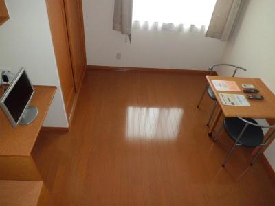 居室・リビング　ベッド上から見た室内。