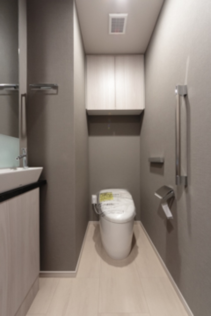 トイレ　※写真は同タイプ住戸です。