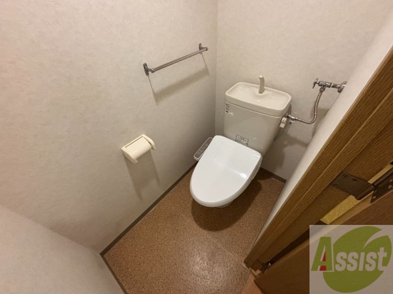 トイレ　ウォシュレット機能がついたトイレ。安心して使用できますね。