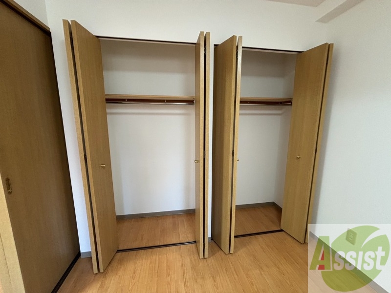 収納　クローゼットは奥行きもあり、荷物が多い方でも安心です。