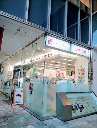 コンビニ　ナチュラルローソン NLコモディオ汐留店（コンビニ）まで143m