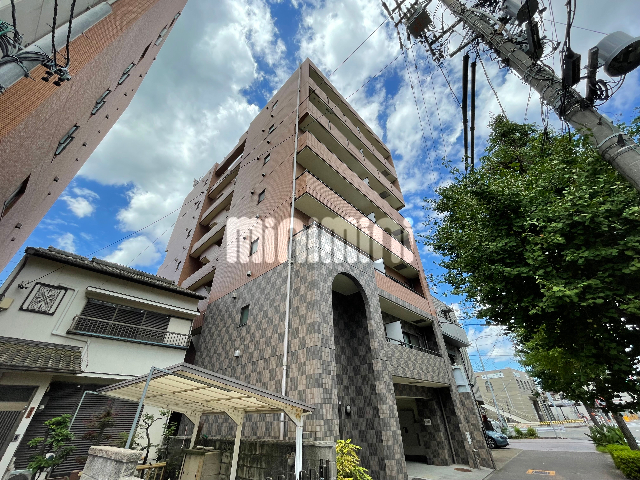 建物外観　オートロック付で栄生駅徒歩１分のこの物件が敷金ゼロ募集です。