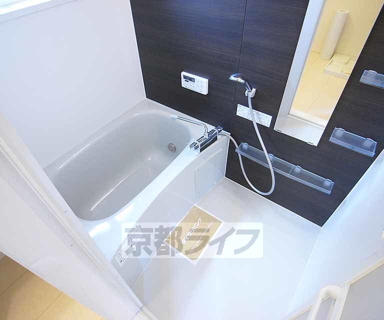 バス・シャワールーム　シックな印象のバスルームです。