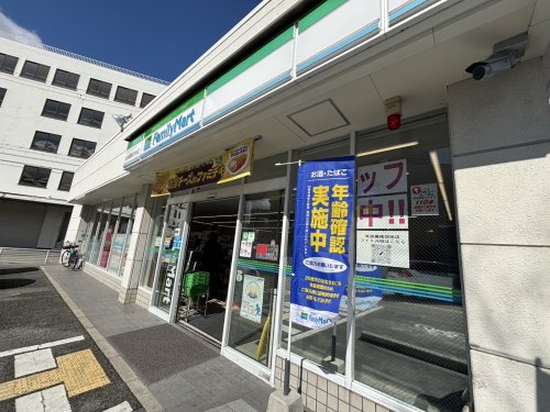 コンビニ　ファミリーマート箕面繊維団地店（コンビニ）まで1060m