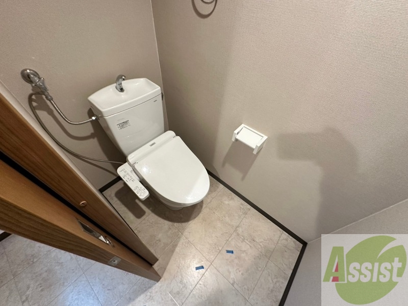 トイレ　ウォシュレット機能がついたトイレです。安心して使用できます。
