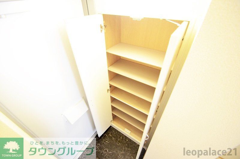 玄関　設備・仕様は号室により異なる為、現況を優先致します。