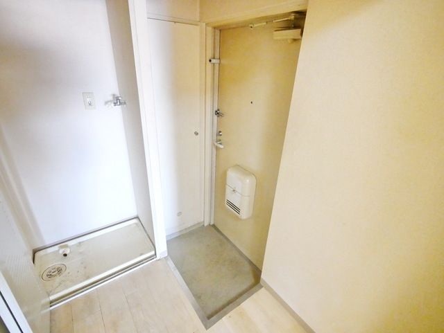 玄関　※別部屋参考写真です