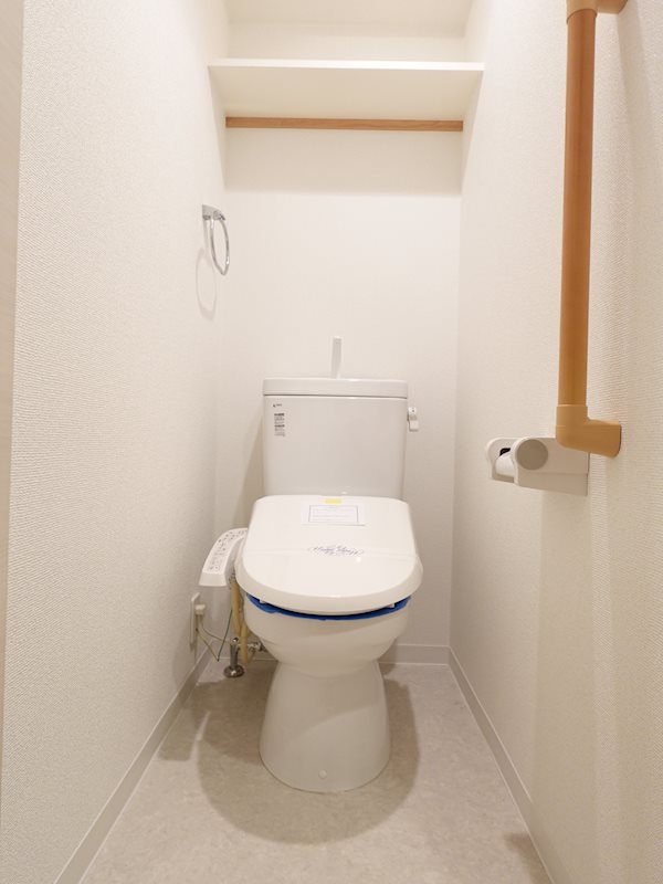トイレ　温水洗浄便座付