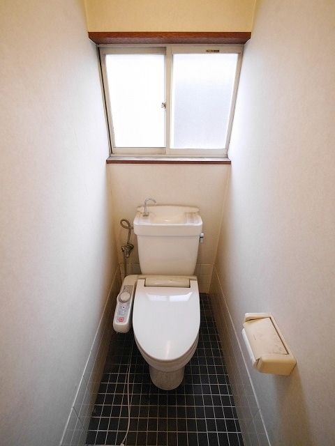 トイレ　★窓があり換気のしやすいトイレ★