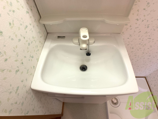 洗面設備　洗面台。身支度にはかかせないですよね～。