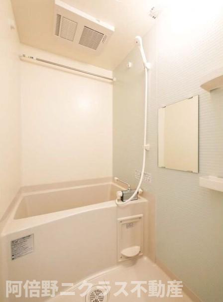 バス・シャワールーム　内装は別部屋の参考写真です。